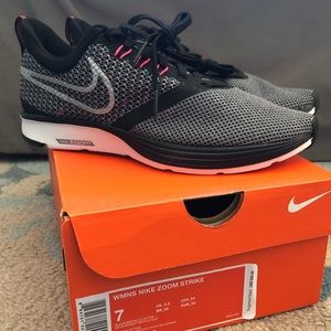 Brand New Women’s Nike Zoom Strike Sneakers Size 7